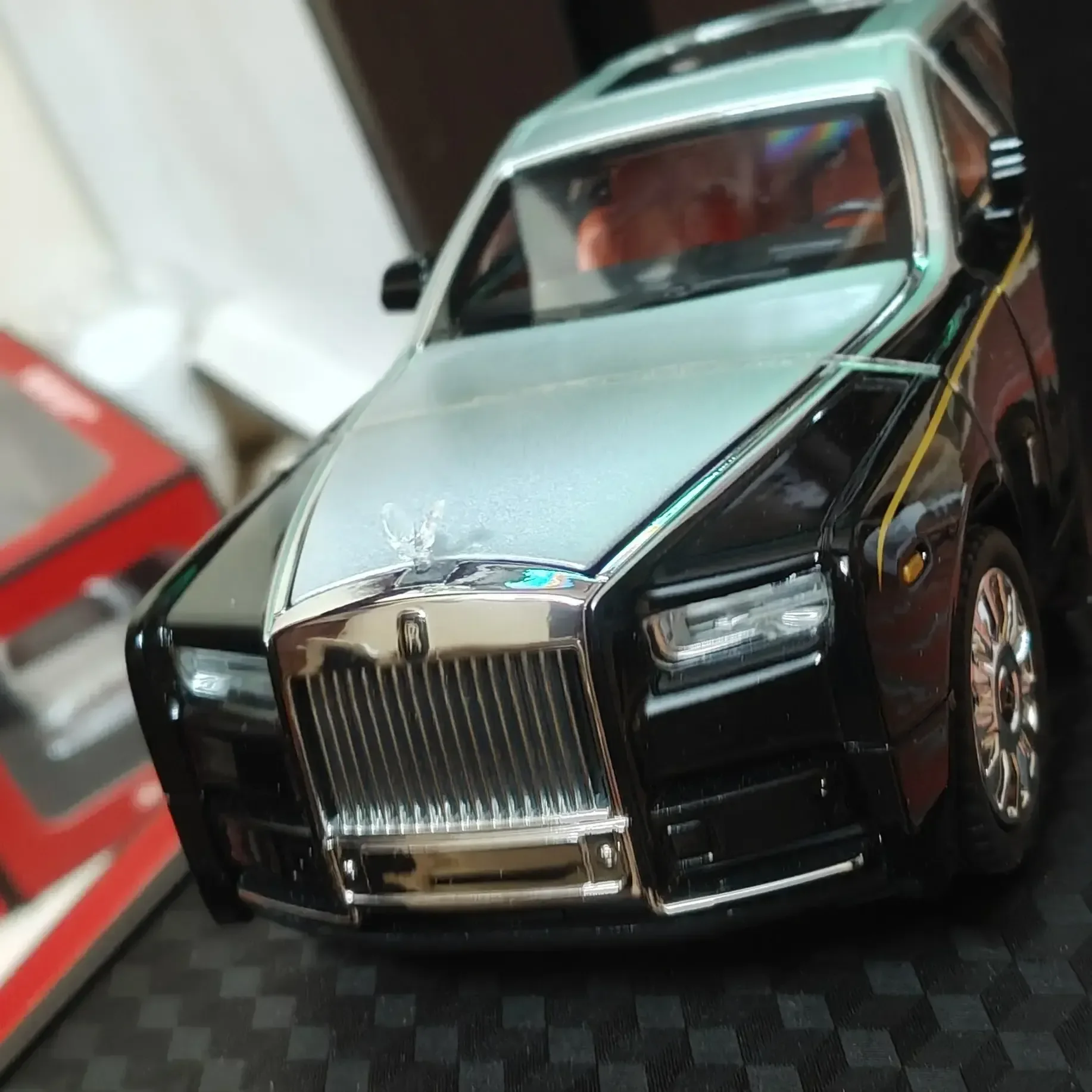 RR Phantom 1:32 Die-Cast Sports Car - Image 4