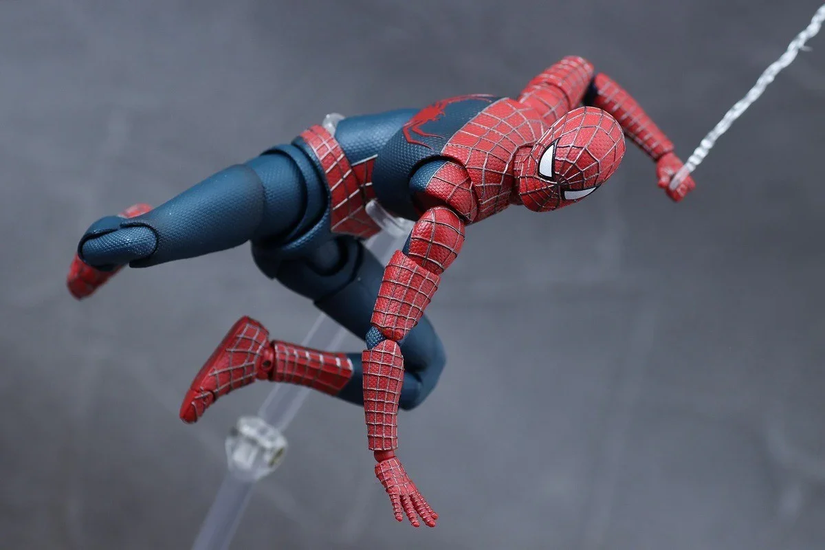 Spiderman Friendly Neighbourhood Version Figure (15 cm) - Image 6