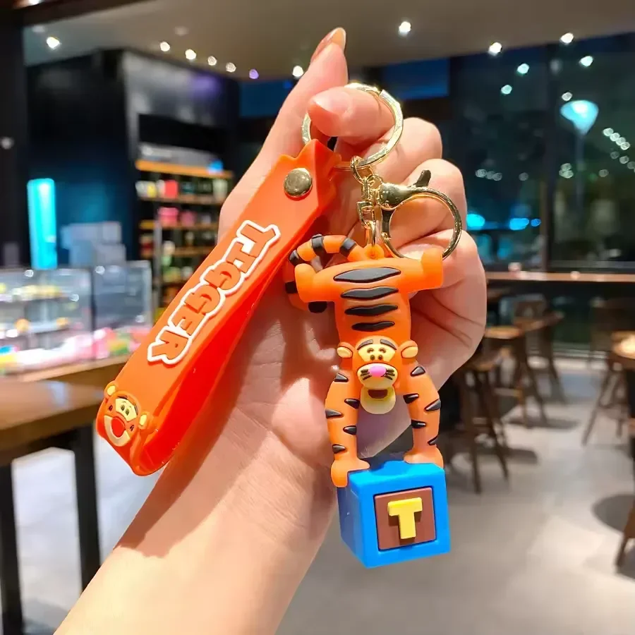 Sporty Playful Tigger Keychain - Image 4