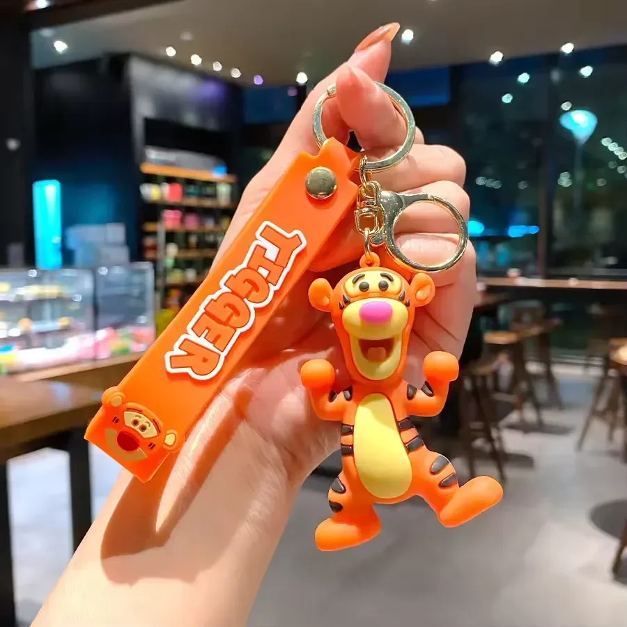 Sporty Playful Tigger Keychain - Image 5
