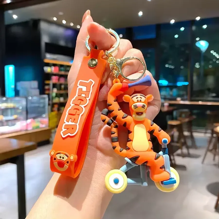 Sporty Playful Tigger Keychain - Image 7