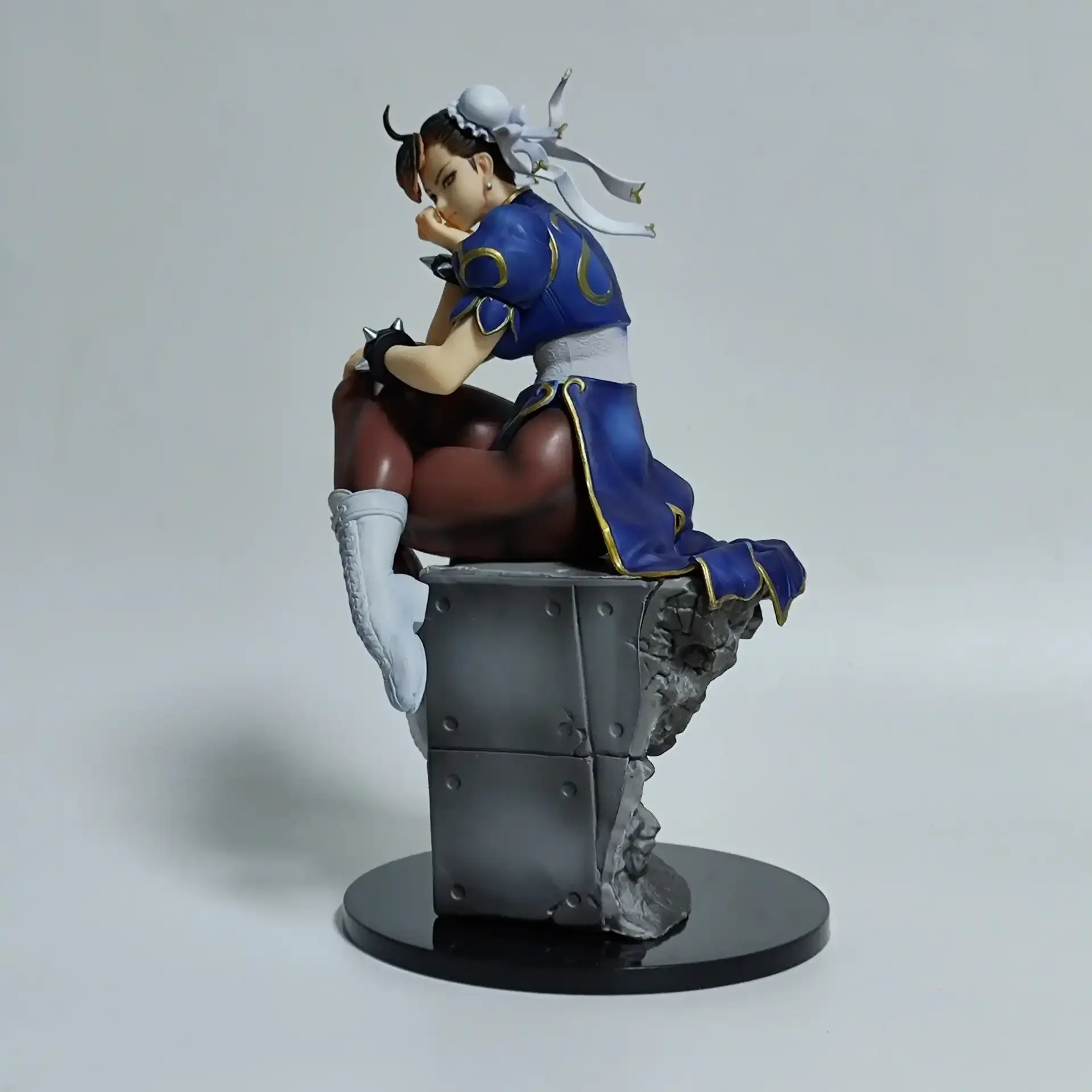 Thoughtful Chun-Li Figurine (26 cm) - Image 5