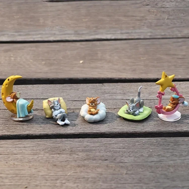 Tom and Jerry Mini Sleeping Figurines (Set of 5) - Image 4