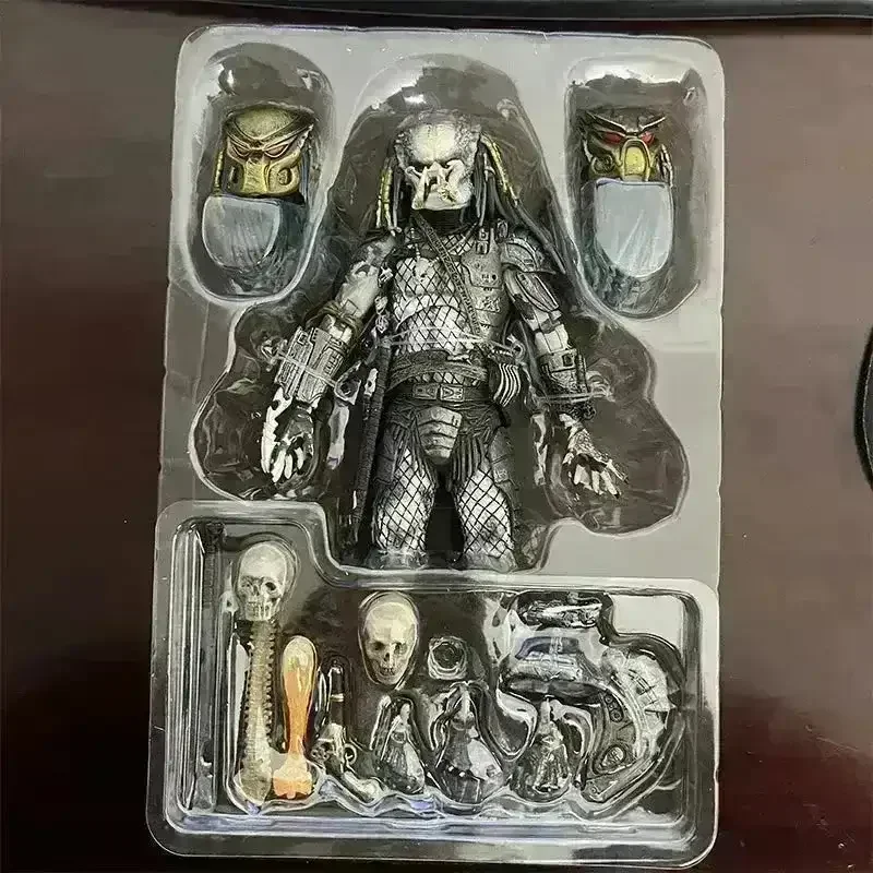 Ultimate Elder Predator Action Figure (18 cm) - Image 4