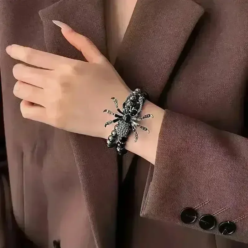 Vintage Gothic Spider Charm Bracelet - Image 4