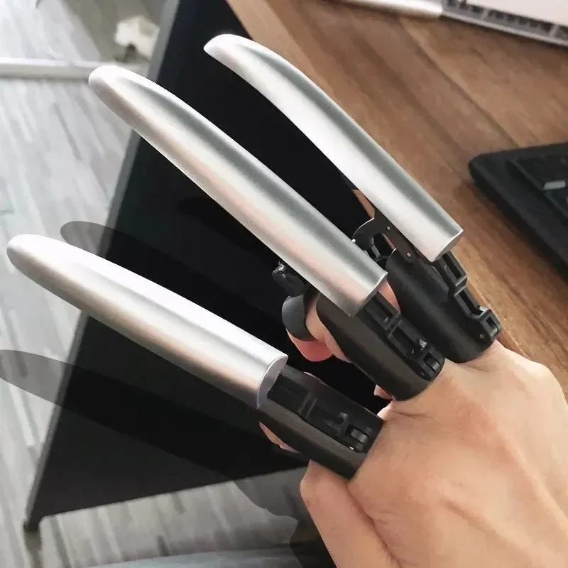 Wolverine Retractable Finger Control Claws - Image 10