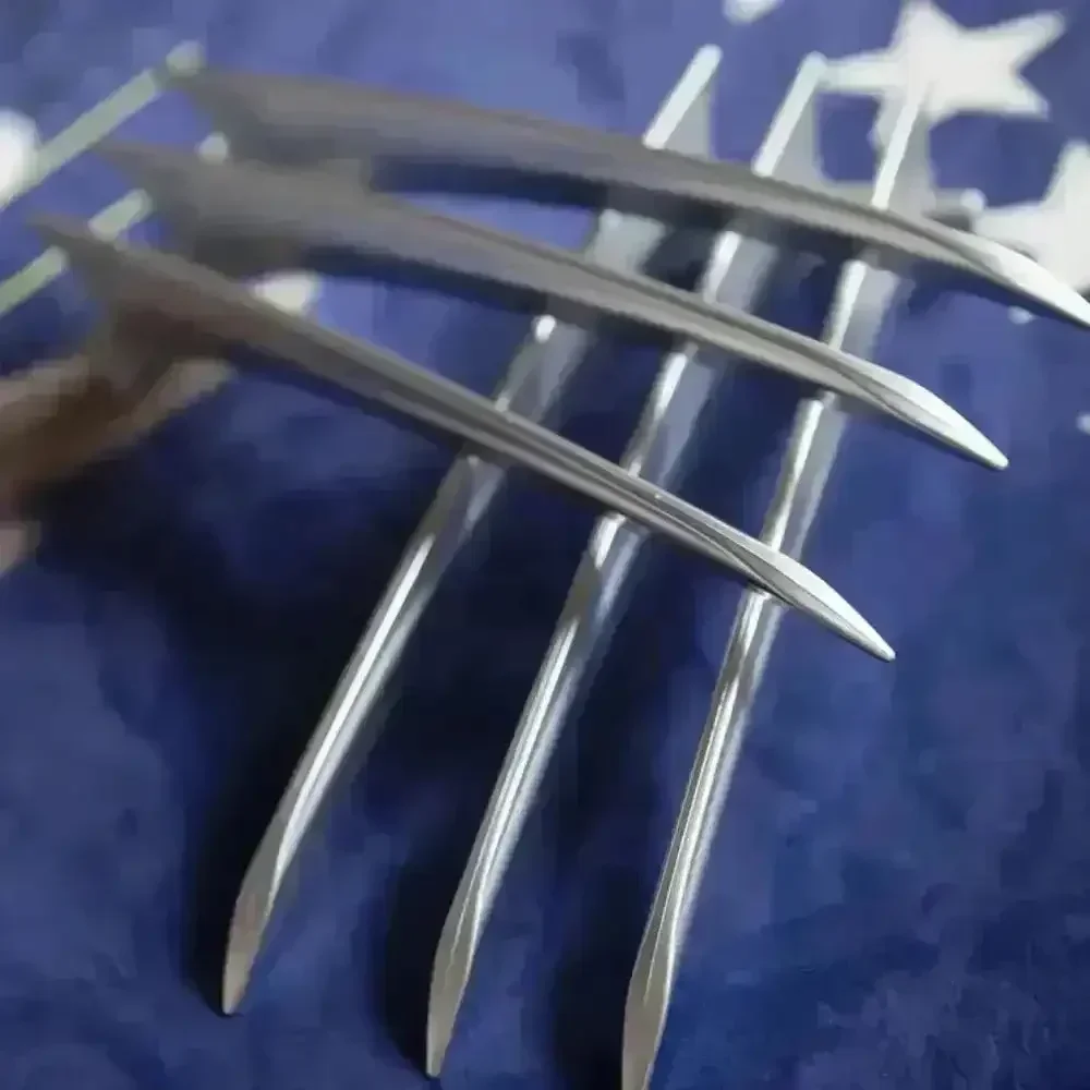 Wolverine Cosplay Face Mask with Claws - Image 3