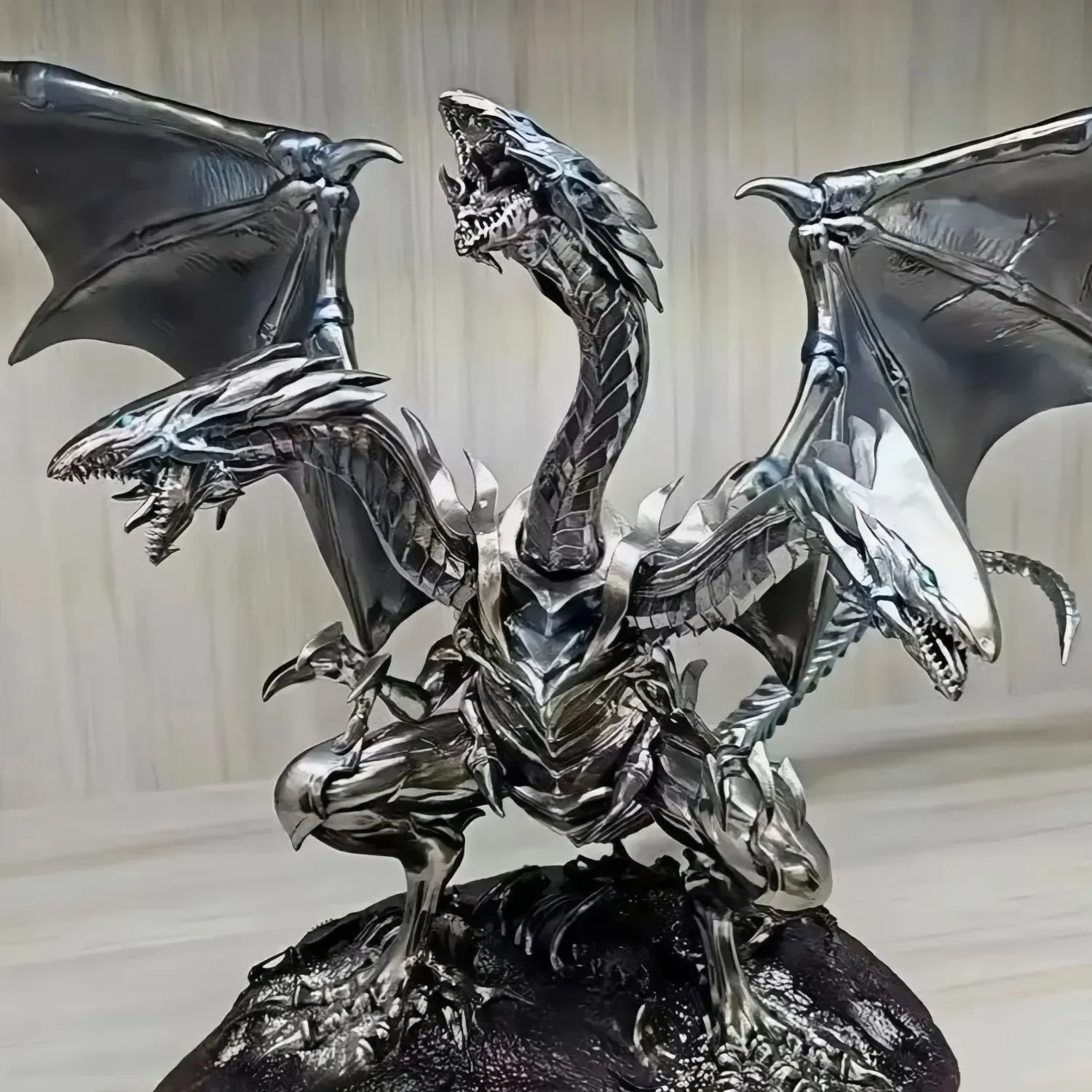Yu-Gi-Oh! Green-Eyes White Dragon Figure (25 cm) - Image 4